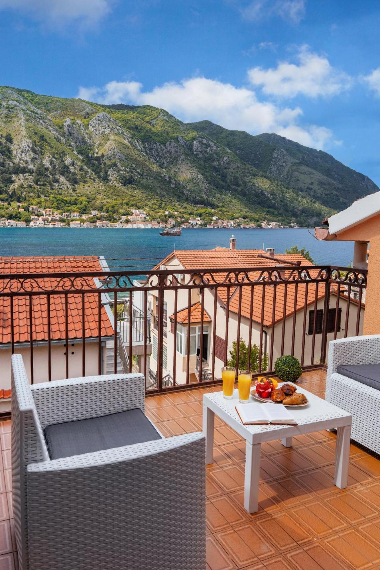 Apartment Busola Kotor Exterior photo